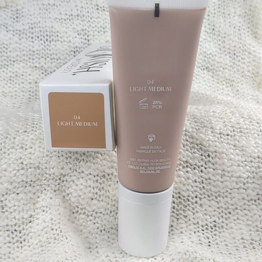 HUDA BEAUTY GloWish Multidew Skin Tint LIGHT MEDIUM 04, 40ml/1.35fl oz